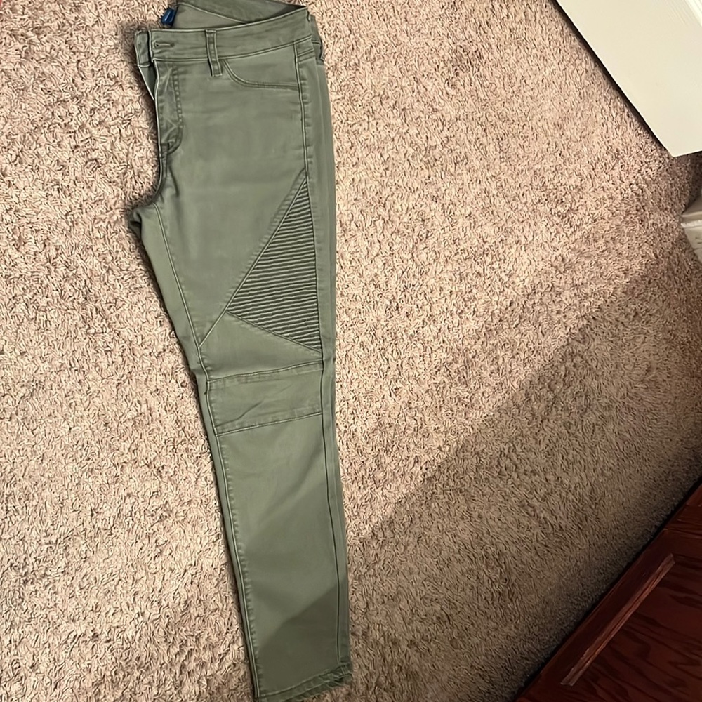 Woman’s Moto jeans